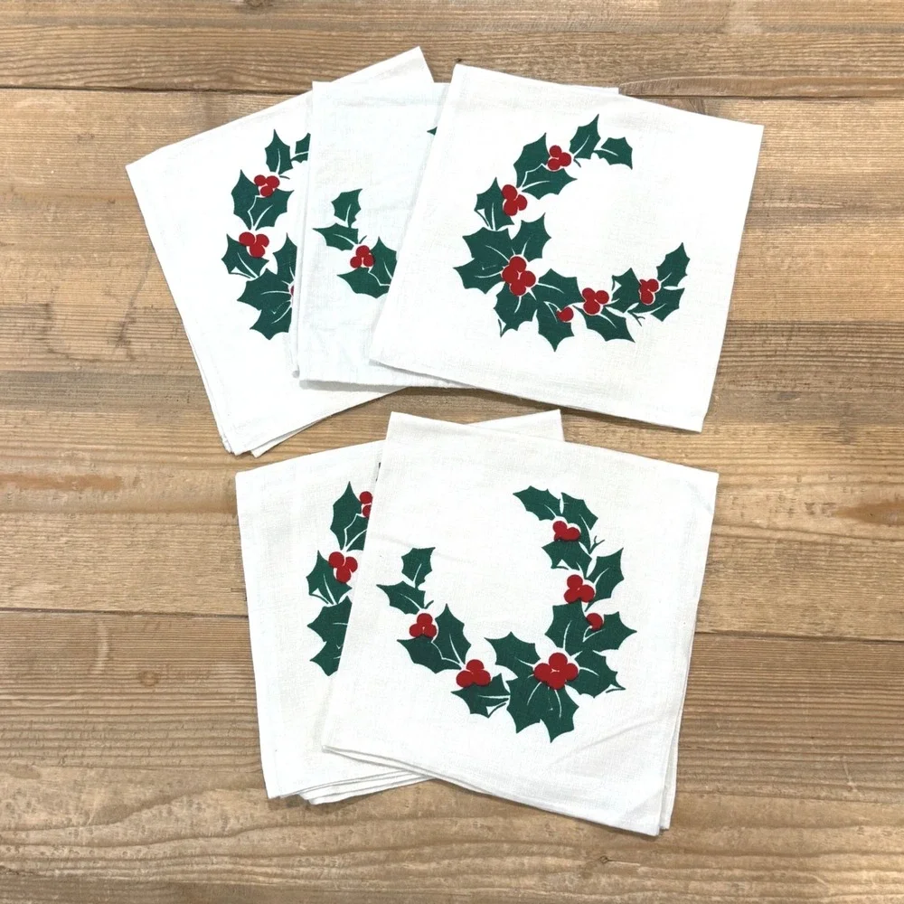 Vintage Christmas Holly Berry Wreath White Cloth Napkins Set 5 Festive IMPERFECT